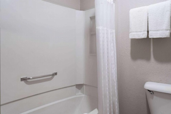 Days Inn by Wyndham Ardmore image 13