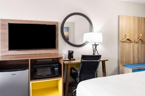 Days Inn by Wyndham Ardmore image 18