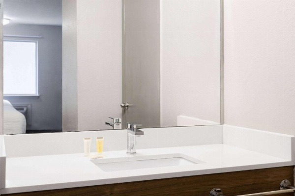 Days Inn by Wyndham Ardmore image 27