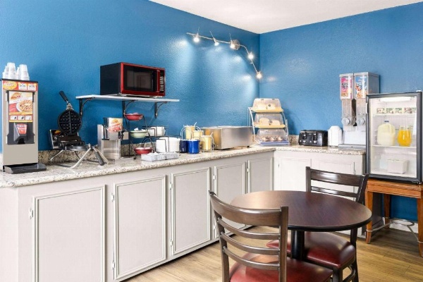 Days Inn by Wyndham Ardmore image 29