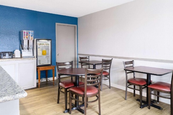 Days Inn by Wyndham Ardmore image 30