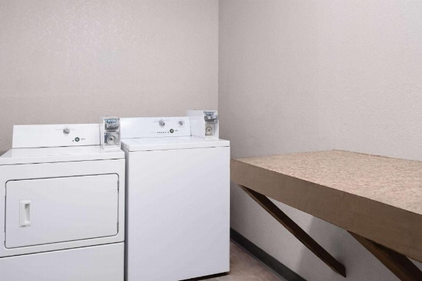 Days Inn by Wyndham Ardmore image 32