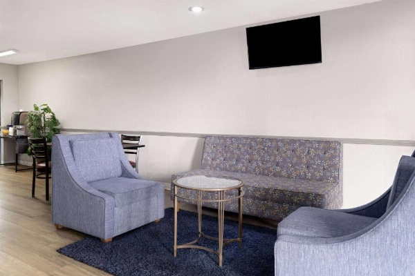 Days Inn by Wyndham Ardmore image 8