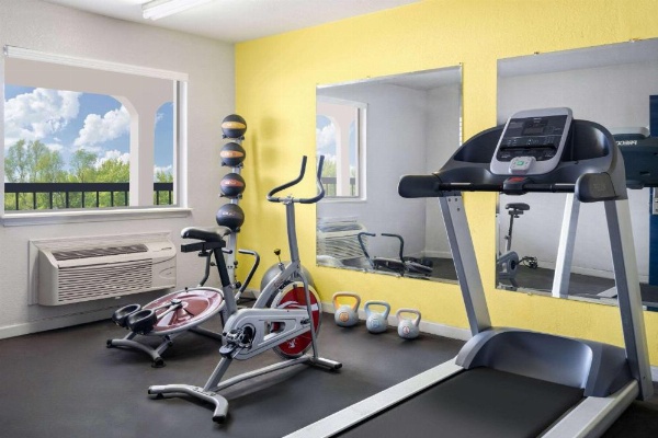 Days Inn by Wyndham Ardmore image 9